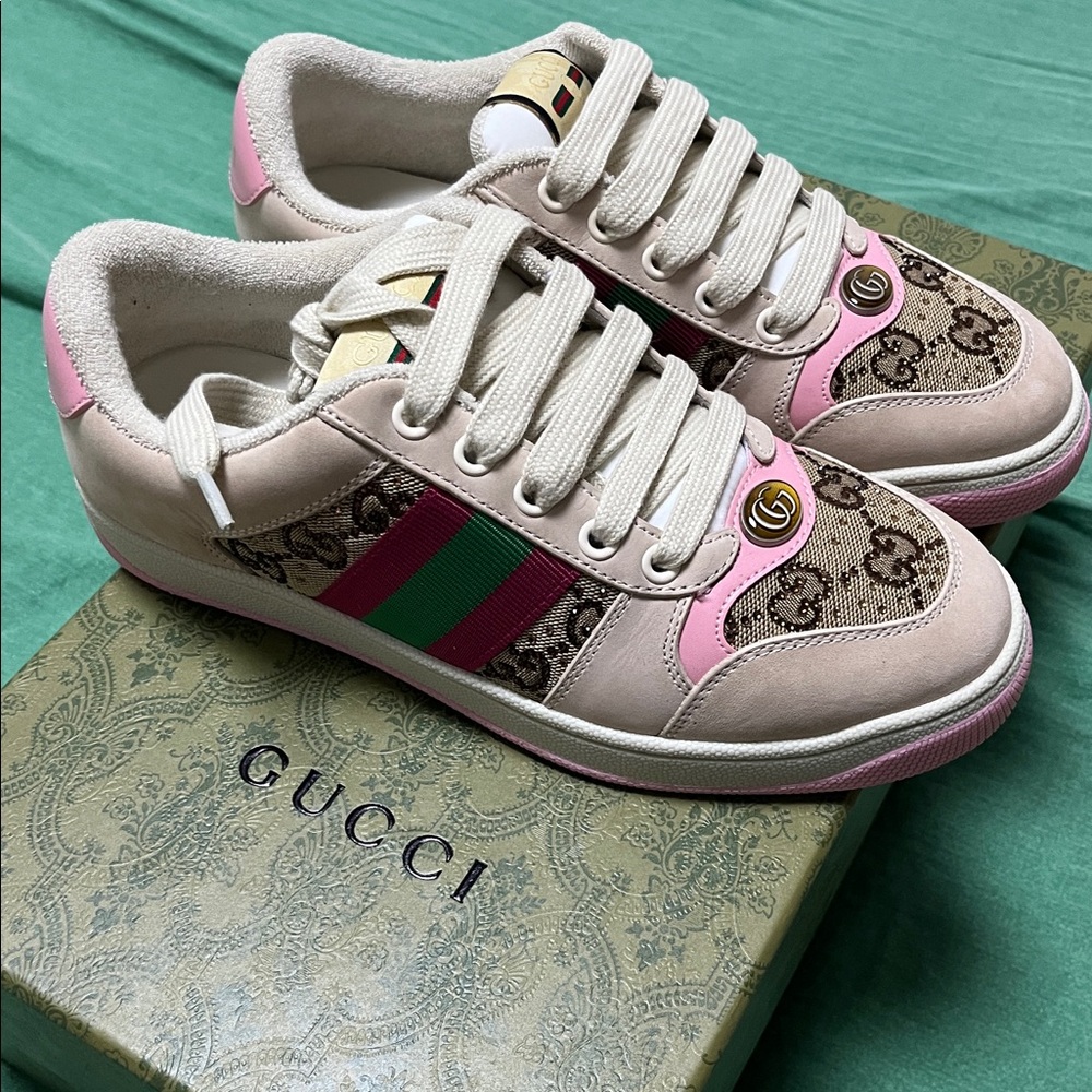 Gucci Pink & Beige Low-Top Sneakers with Green/Red Web - Picture 2 of 5